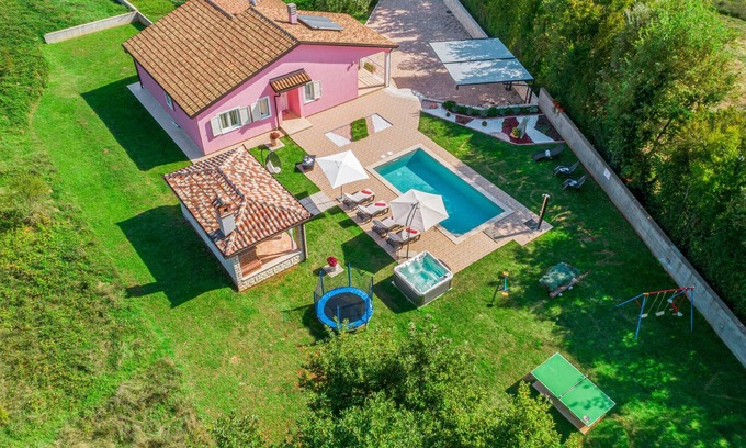 Marceljani House | Ideal 3 Bedroom Retreat in Labin with Private Pool & Spa
