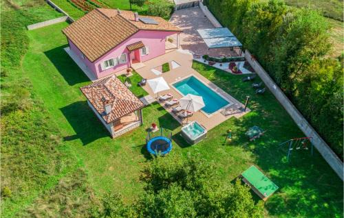 Marceljani House | Inviting 3 Bedroom Home with Pool and Hot Tub in Labin