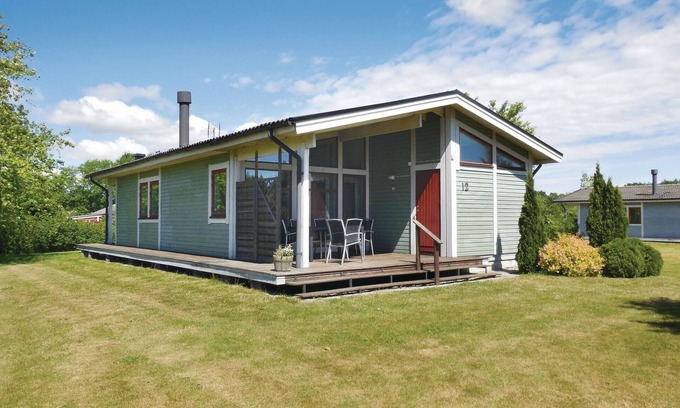 Listarum House | Cozy Cottage Retreat in Tranquil Österlen with Lake Views