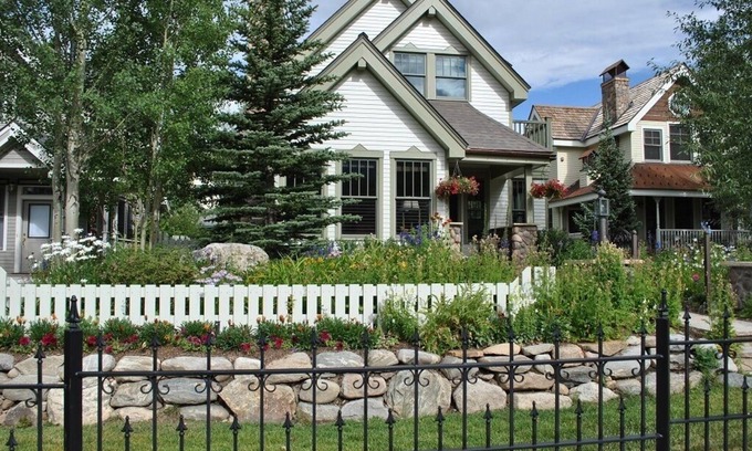 Historic District House | Family-Friendly 3 Bedroom Home Near Gondola with Spa
