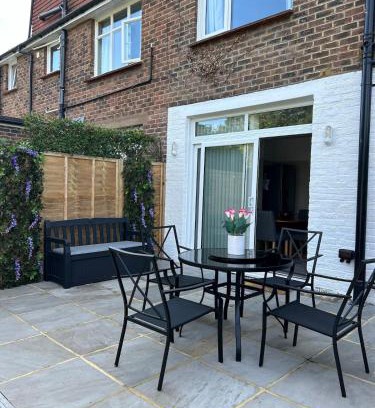 Worthing House | 3 Bedroom Home In Worthing Perfect For Long And Short Stays