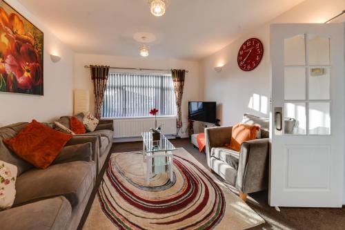 Wigan House | Family-Friendly 3 Bedroom Home with Free Parking & High Rating