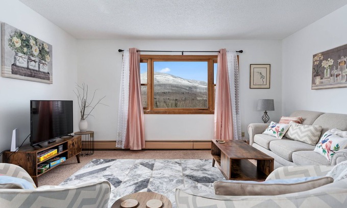 Eastern Vermont House | Family-Friendly Home with Mountain Views near Stowe