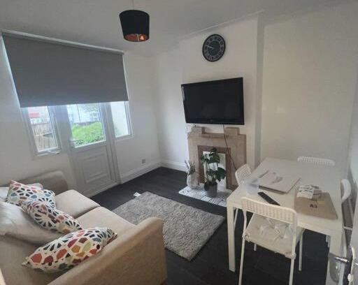 Thornton Heath Apartment | Cozy 3-Bedroom House with Free Parking for Your Stay