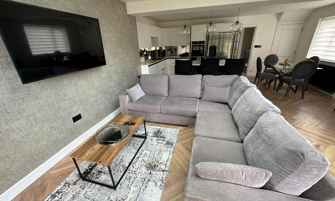 Five Oak Green House | Family-Friendly 3 Bedroom House in Hildenborough, Rated 8.9