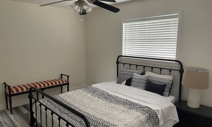 Orlando Other | 3 Bedroom Retreat in a Peaceful Neighborhood with Breakfast