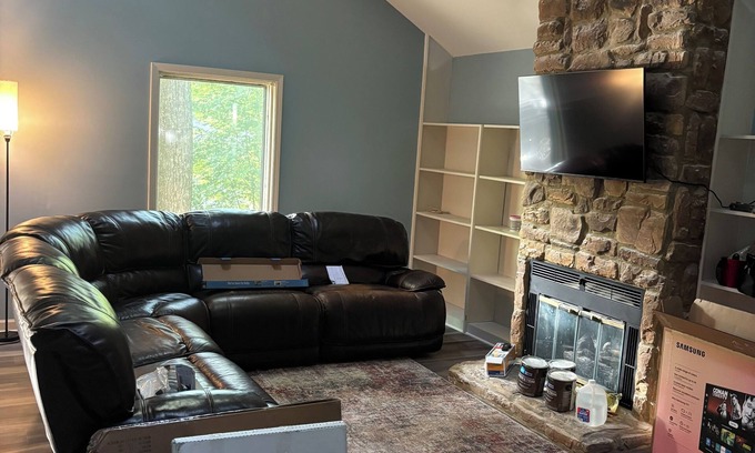 Jamestown House | 3-bedroom house in charming Jamestown with easy access to boat ramp!