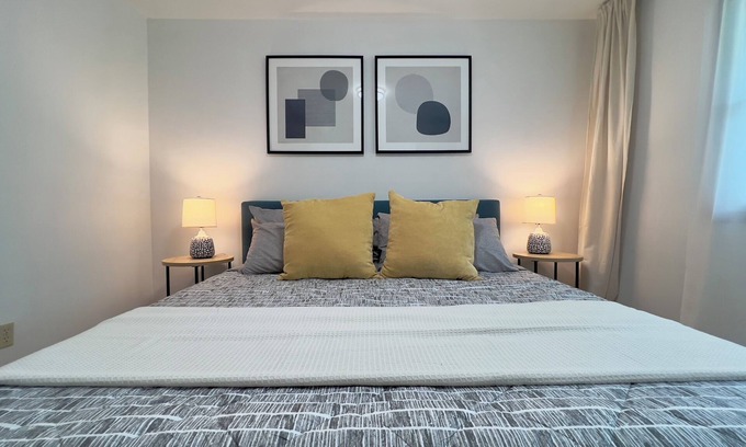 Troy House | 3-bedroom House in delightful Troy w/WiFi, AC and backyard