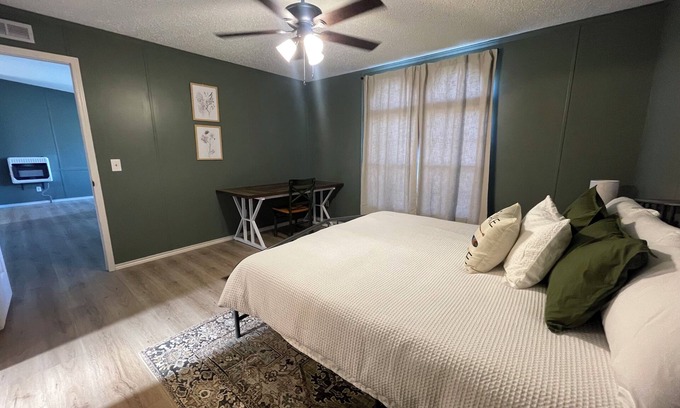 Porum House | 3-bedroom house in Porum Landing, waterfront with lots of space inside and out!