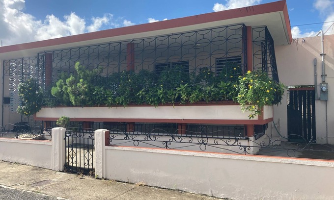 Gobernador Pinero House | 3-Bedroom House in Superb San Juan with AC, WiFi and more. Family-friendly.