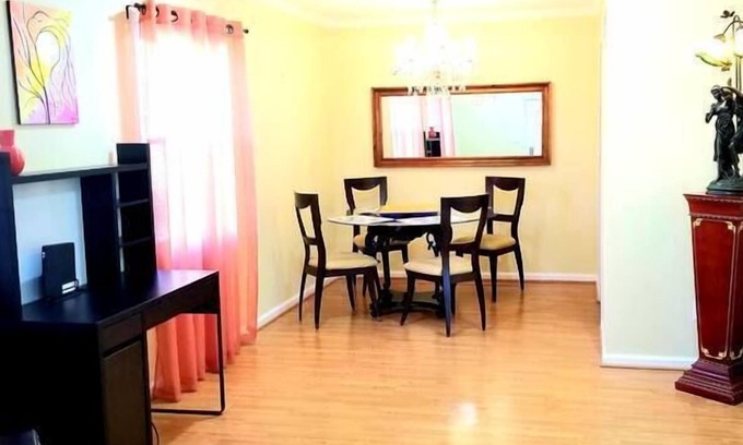 Pimmit Hills House | 3 Bedroom house near Tysons Corner