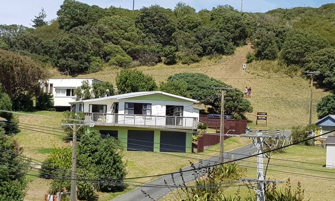 Baylys Beach House | 3-bedroom house overlooking Baylys Beach with WiFi and large garden and deck
