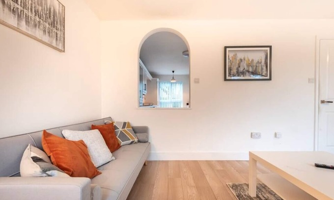 Peterborough House | 3 Bedroom house - sleeps 6
