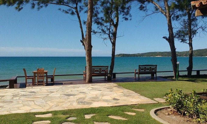 Porto Belo House | Relaxing Oceanfront 3 Bedroom House Steps from the Sand
