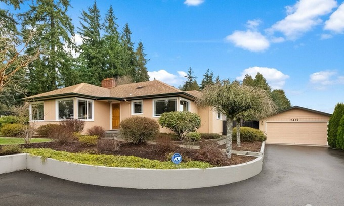 Puyallup House | Guest Rated 10/10: Pet-Friendly 3 Bedroom House with Garden
