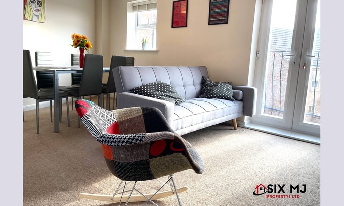Higham Ferrers House | Cozy 3 Bedroom House with Parking Near Rushden Lakes
