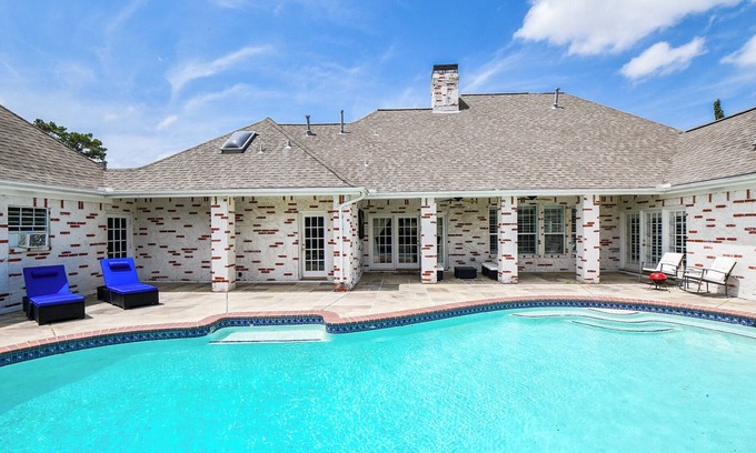 Woodforest House | 3-bedroom Houston house with Pool, WiFi, & Home Theater. Start your getaway now