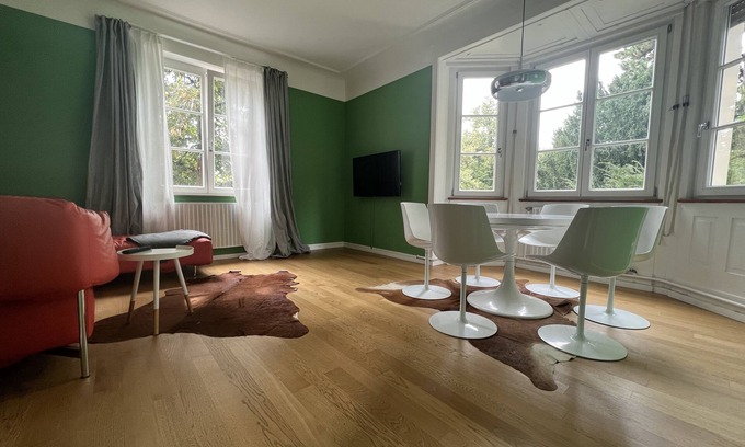 Ludwigsburg Apartment | Beautiful 3 Bedroom Jugendstilwohnung by the Castle