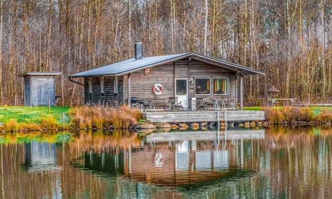 Horby House | Quaint Countryside Retreat by a Private Fishing Lake