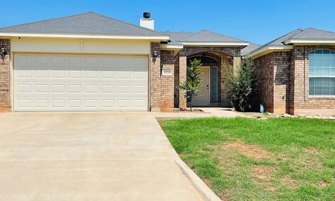 Abilene House | Ideal 3 Bedroom Retreat in Vibrant Abilene Neighborhood