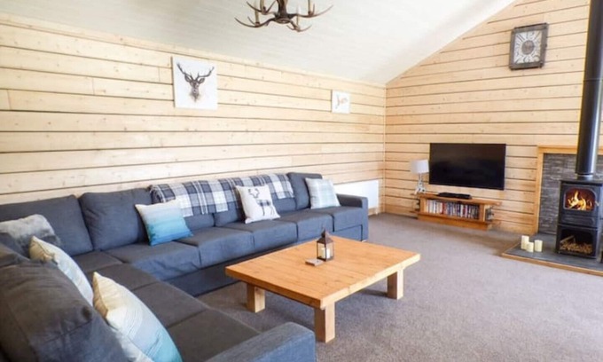 Llanbrynmair Cabin | Unforgettable Deer Log Cabin in Mid Wales with Hot Tub
