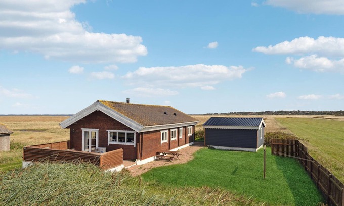 Fjand Badeby House | Family-Friendly 3 Bedroom Stay in Ulfborg with Ocean Views