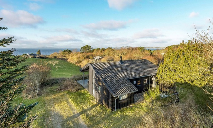 Fejrup House | Ideal 3-Bedroom Retreat with Ocean View in Knebel