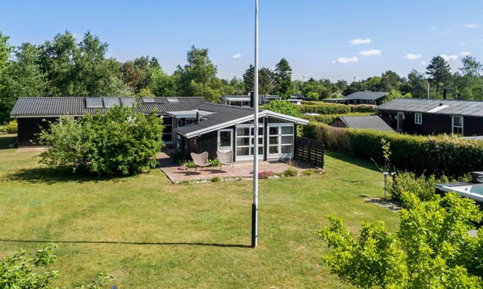 Kramnitse House | Family-Friendly Cottage with Ocean View in Kramnitse Strand
