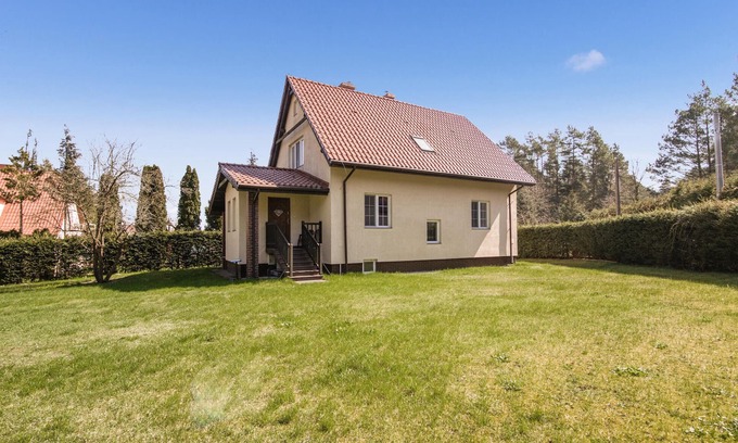 Morag House | Tranquil Lake Retreat for Families at Narie