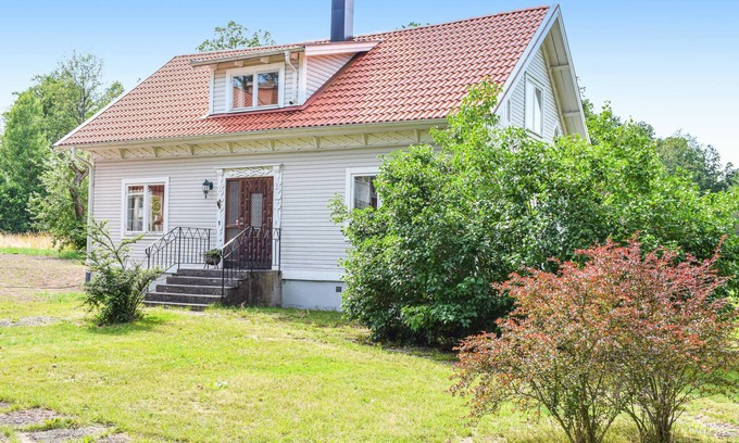 Orrefors House | Top-Rated 3 Bedroom Retreat in Orrefors with Lake View