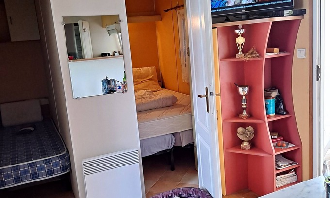 Ivry-la-Bataille House | 3 Bedroom Mobile Home in Ivry-la-Bataille