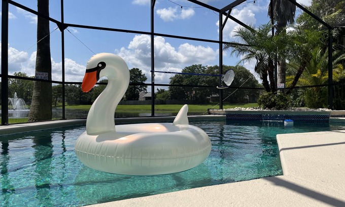 Oviedo House | Modern 3-Bedroom Pool Home Near UCF with Exceptional Amenities