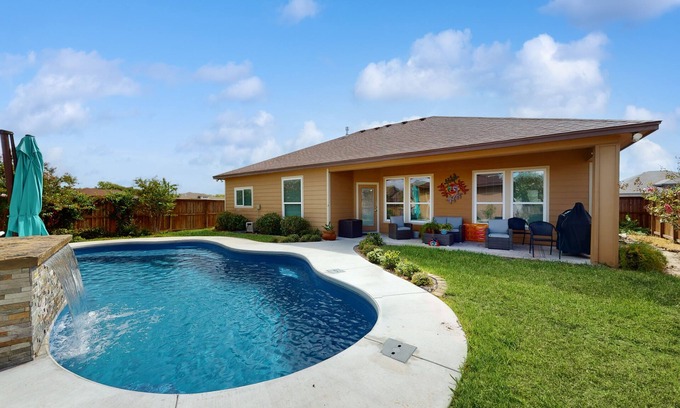 Flour Bluff House | 3-bedroom modern home with private pool and dog friendly