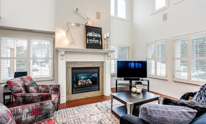 The Blue Mountains Apartment | Family-Friendly 3 Bedroom Condo Steps from Village