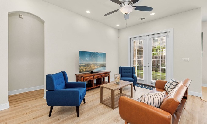 Round Rock House | Inviting 3BR Hestia Retreat with Spa & Hot Tub Access