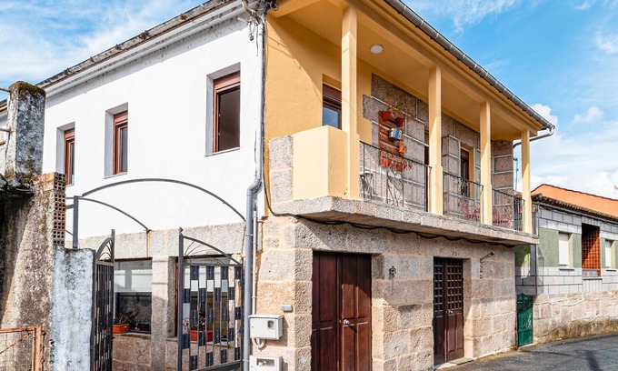 Arnoia Apartment | Characterful Retreat in the Heart of Galicia's Hinterland