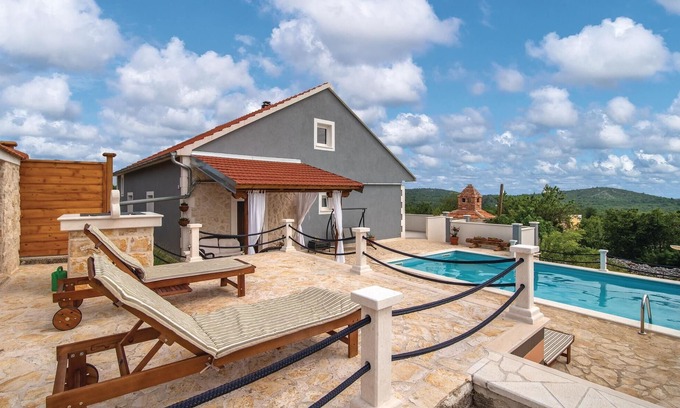 Marina House | Relaxing 3 Bedroom Retreat with Pool in Blizina Gornja