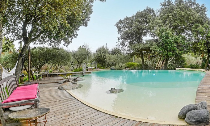 Sommieres House | Relax in a Beautiful House with Private Pool & Shady Garden