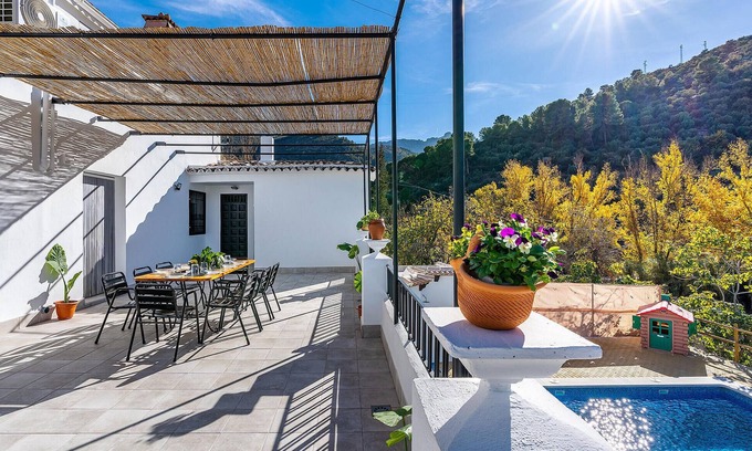 Bedmar y Garciez House | Enjoy a Relaxing Vacation Home with Pool and Scenic Views