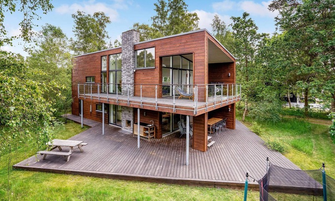 Grena Strand House | Spacious 3 Bedroom Retreat with Ocean Views in Grenaa