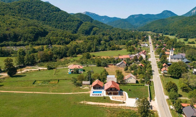 Brusane House | Spacious 3-Bedroom Retreat in Beautiful Brusane