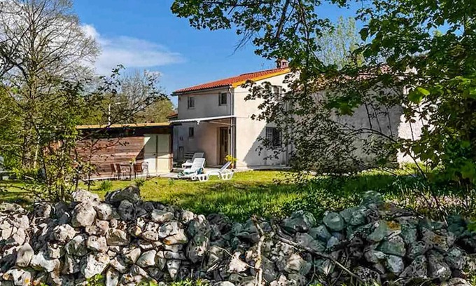 Lanisce House | Charming Vacation Home in Racija Vas with Spa & Breakfast