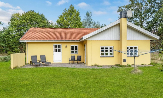 Læsø House | Inviting Cottage with Private Garden and Ocean Views