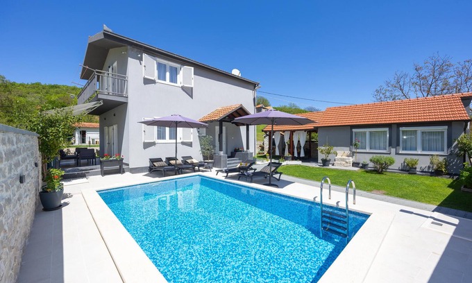 Citluk House | 3 bedroom nice home in Lucane