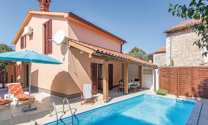 Pomer House | Family-Friendly 3 Bedroom Stay with Oceanfront Views in Pula