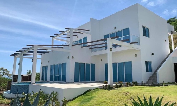 El Astillero House | Oceanfront 3 Bedroom House with Private Pool & Spa
