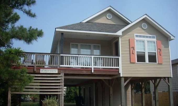 Colington House | Pet-Friendly 3 Bedroom Retreat with Pool & Spa Access