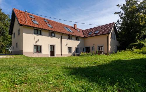 Ajdovscina House | Welcoming Home in Col with Kitchen & Family-Friendly Amenities