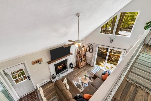 Albrightsville House | Relax and Unwind at Our Pet-Friendly Lake Retreat