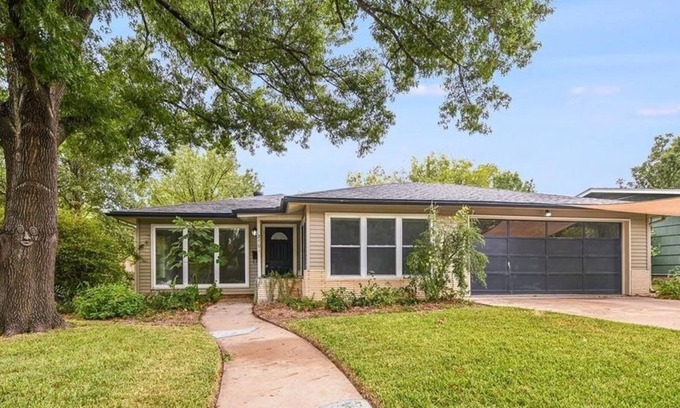 Allandale Apartment | 3 Bedroom Single family 548084 by Houzlet
